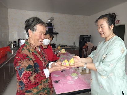 【大孟庄镇四助服务】老年关爱“成长圈”七相公庄村“花样面点”兴趣工坊活动