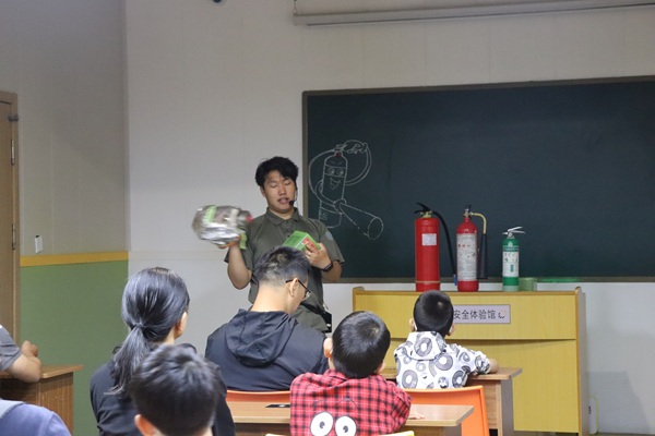 中仓社区“安全冒险家”亲子奇遇记:沉浸式 体验筑牢生命防线 中仓社区“安全冒险家”亲子奇遇记:沉浸式 体验筑牢生命防线