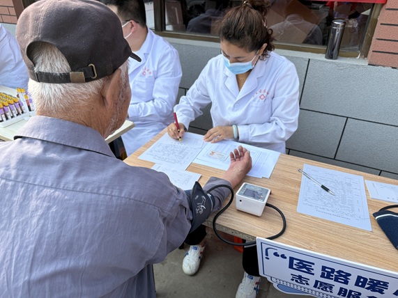 【大王古庄镇四助服务】“爱心‘粽’动员·温暖零距离”邻里家宴活动在大王古庄镇温情上演