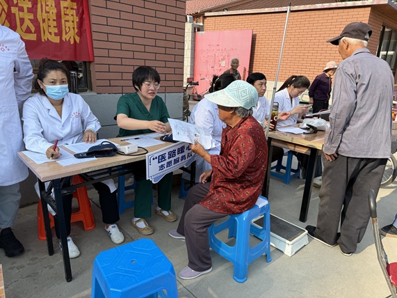 【大王古庄镇四助服务】“爱心‘粽’动员·温暖零距离”邻里家宴活动在大王古庄镇温情上演