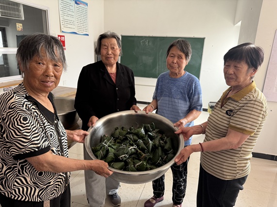 【大王古庄镇四助服务】“爱心‘粽’动员·温暖零距离”邻里家宴活动在大王古庄镇温情上演