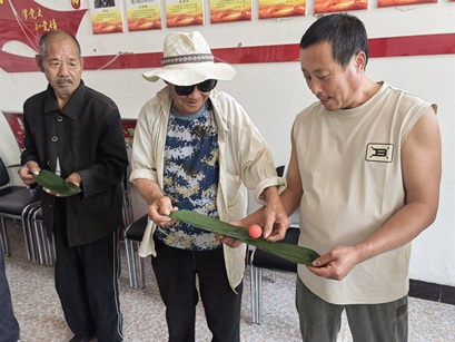【大王古庄镇四助服务】“爱心‘粽’动员·温暖零距离”邻里家宴活动在大王古庄镇温情上演