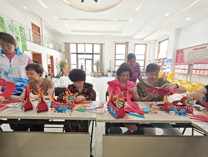 趣味迎端午 旱地赛龙舟 ——东里社区端午节主题活动成功举办 趣味迎端午 旱地赛龙舟 ——东里社区端午节主题活动成功举办