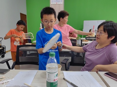 欧典社区 | “探寻原生家庭 共制蚕丝雅扇”---蚕丝扇手工制作活动 欧典社区 | “探寻原生家庭 共制蚕丝雅扇”---蚕丝扇手工制作活动