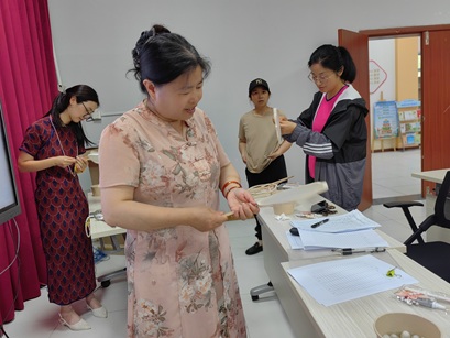 欧典社区 | “探寻原生家庭 共制蚕丝雅扇”---蚕丝扇手工制作活动 欧典社区 | “探寻原生家庭 共制蚕丝雅扇”---蚕丝扇手工制作活动