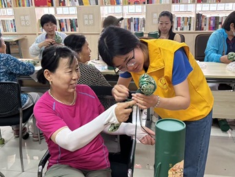 “‘艾’在身边 ‘锤’出健康” ——滨河社区艾灸锤制作养生活动成功举办 “‘艾’在身边 ‘锤’出健康” ——滨河社区艾灸锤制作养生活动成功举办