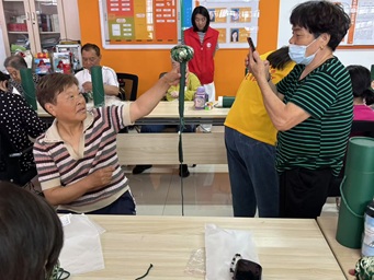 “‘艾’在身边 ‘锤’出健康” ——滨河社区艾灸锤制作养生活动成功举办 “‘艾’在身边 ‘锤’出健康” ——滨河社区艾灸锤制作养生活动成功举办