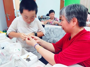 欧典社区 | “珠”联璧合 老幼共制手工串珠活动(一) 欧典社区 | “珠”联璧合 老幼共制手工串珠活动(一)