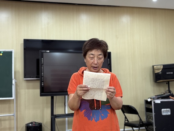 西上园社区“红心诵经典”:宋叔领读,共赴书香七一之约 西上园社区“红心诵经典”:宋叔领读,共赴书香七一之约