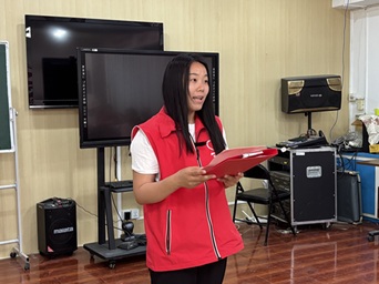 西上园社区“红心诵经典”:宋叔领读,共赴书香七一之约 西上园社区“红心诵经典”:宋叔领读,共赴书香七一之约