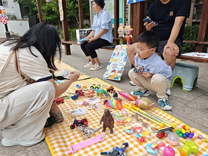 闲置焕新显温情,邻里共筑幸福家——中仓社区“爱心跳蚤市场,助力健康成长”主题活动 闲置焕新显温情,邻里共筑幸福家——中仓社区“爱心跳蚤市场,助力健康成长”主题活动