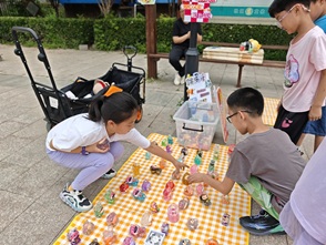 闲置焕新显温情,邻里共筑幸福家——中仓社区“爱心跳蚤市场,助力健康成长”主题活动 闲置焕新显温情,邻里共筑幸福家——中仓社区“爱心跳蚤市场,助力健康成长”主题活动