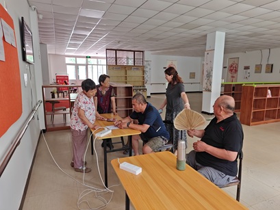 【南蔡村镇暖阳时光驿站】畔水庭苑社区：喜迎上合氛围浓  “爱心头等舱计划”送关爱