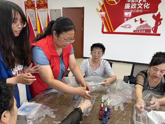 【大王古庄镇社工站】泰元道社区“布上生花”非遗扎染体验活动