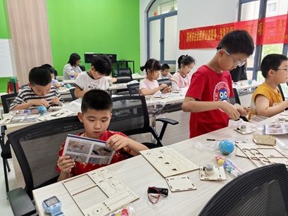欧典社区 | “科技梦想 伴我成长”夏令营---“地球同步卫星”科技制作活动 