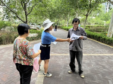 楼道门前不添堵,文明归位齐守护——京贸北区社区志愿者助力营造清朗社区环境 楼道门前不添堵,文明归位齐守护——京贸北区社区志愿者助力营造清朗社区环境