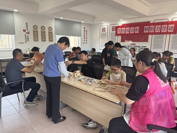 冲山村|手作风谷机,解析力学谜——冲山村组织辖区青少年制作风谷机活动 冲山村|手作风谷机,解析力学谜——冲山村组织辖区青少年制作风谷机活动