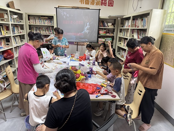 梅园社区|“魔法苏绣情绪披风”活动 梅园社区|“魔法苏绣情绪披风”活动