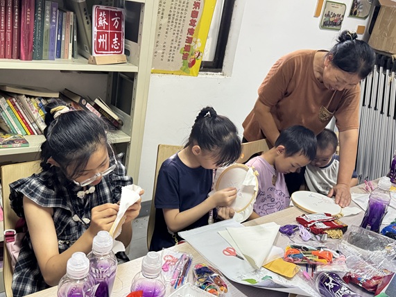 梅园社区|“魔法苏绣情绪披风”活动 梅园社区|“魔法苏绣情绪披风”活动