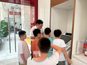 “童享金融趣,亲子共成长”—— 东里社区家长学校小小银行家活动圆满落幕 “童享金融趣,亲子共成长”—— 东里社区家长学校小小银行家活动圆满落幕