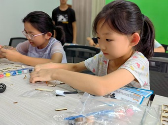 欧典社区 | “解码成长奥秘,智造星际梦想”---家庭教育及科技手工制作活动 欧典社区 | “解码成长奥秘,智造星际梦想”---家庭教育及科技手工制作活动