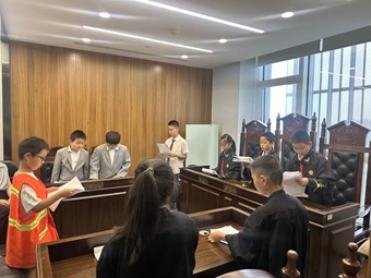 法制小卫士上线!东里社区亲子探案营,让法治种子在童心扎根 法制小卫士上线!东里社区亲子探案营,让法治种子在童心扎根
