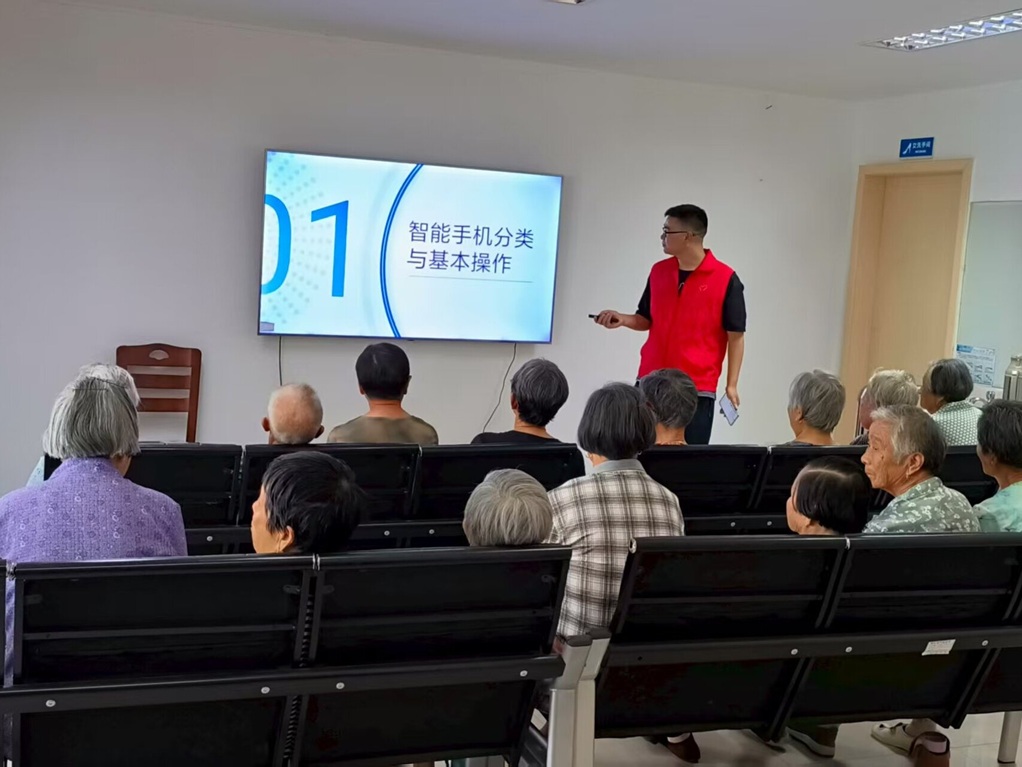 邓尉村|科技点亮生活 智能手机培训活动 邓尉村|科技点亮生活 智能手机培训活动