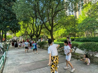 欧典社区 | 代代传情 老少同乐——趣味运动会绘就幸福图景 欧典社区 | 代代传情 老少同乐——趣味运动会绘就幸福图景