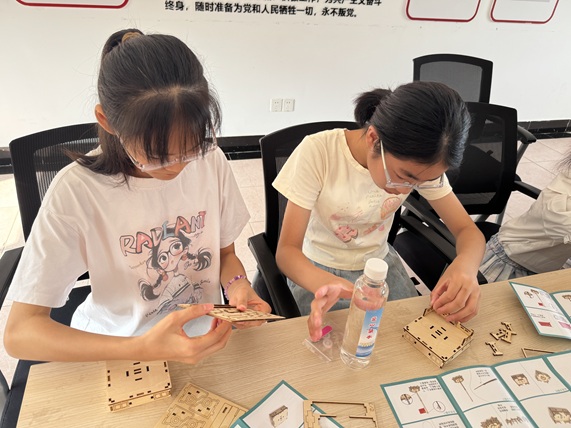 冲山村|“贺祖国华诞 享快乐科普”国旗升降台制作活动