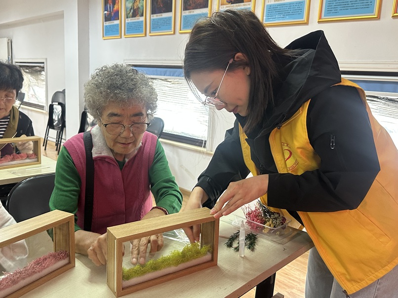 最美里邻|双节传情暖邻里 志愿同心筑家园 —— 东里社区楼门探访队共建活动温情落幕 最美里邻|双节传情暖邻里 志愿同心筑家园 —— 东里社区楼门探访队共建活动温情落幕