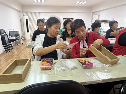 最美里邻|双节传情暖邻里 志愿同心筑家园 —— 东里社区楼门探访队共建活动温情落幕 最美里邻|双节传情暖邻里 志愿同心筑家园 —— 东里社区楼门探访队共建活动温情落幕