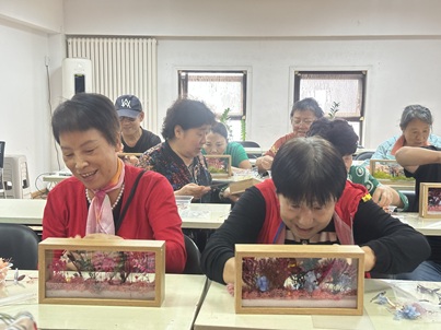 最美里邻|双节传情暖邻里 志愿同心筑家园 —— 东里社区楼门探访队共建活动温情落幕 最美里邻|双节传情暖邻里 志愿同心筑家园 —— 东里社区楼门探访队共建活动温情落幕