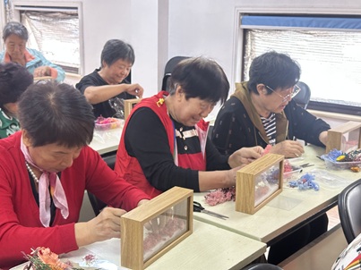最美里邻|双节传情暖邻里 志愿同心筑家园 —— 东里社区楼门探访队共建活动温情落幕 最美里邻|双节传情暖邻里 志愿同心筑家园 —— 东里社区楼门探访队共建活动温情落幕