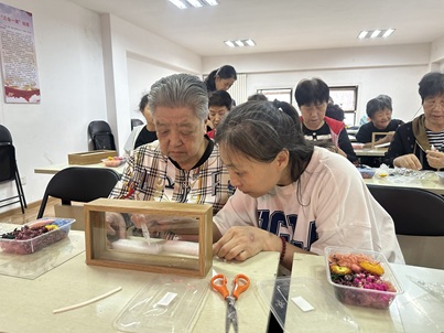 最美里邻|双节传情暖邻里 志愿同心筑家园 —— 东里社区楼门探访队共建活动温情落幕 最美里邻|双节传情暖邻里 志愿同心筑家园 —— 东里社区楼门探访队共建活动温情落幕