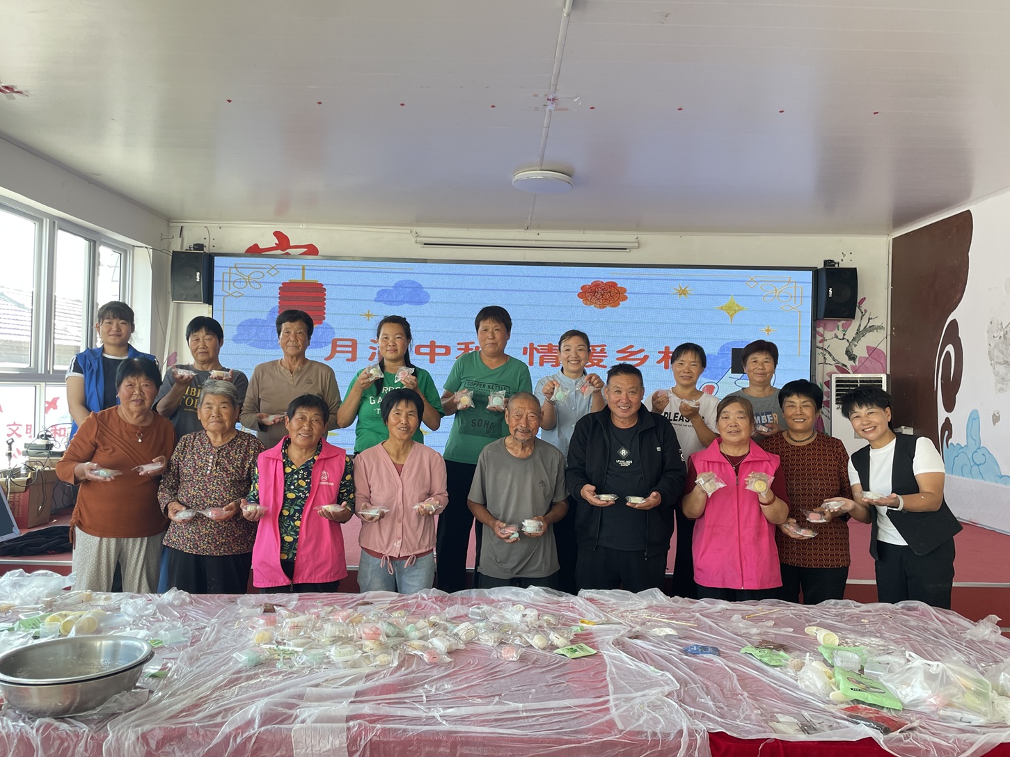 【大孟庄镇杨店村】手工月饼承文化 暖心慰问传温情 中秋活动点亮乡村志愿情