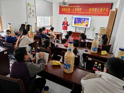 梅园社区|“家传匠心亲子坊—家庭影院”活动 梅园社区|“家传匠心亲子坊—家庭影院”活动
