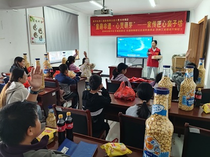 梅园社区|“家传匠心亲子坊—家庭影院”活动 梅园社区|“家传匠心亲子坊—家庭影院”活动