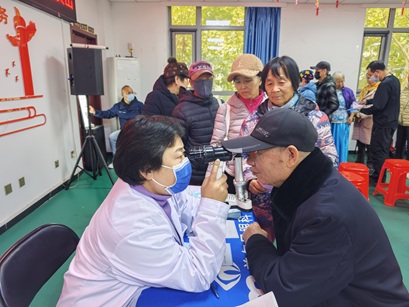 “情暖重阳·守护明眸” 京贸北区眼科义诊活动 贴心守护居民健康 “情暖重阳·守护明眸” 京贸北区眼科义诊活动 贴心守护居民健康