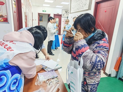 “情暖重阳·守护明眸” 京贸北区眼科义诊活动 贴心守护居民健康 “情暖重阳·守护明眸” 京贸北区眼科义诊活动 贴心守护居民健康