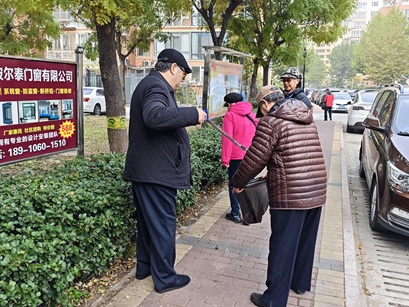 扮靓家园齐行动!新华街道开展“美化,让环境更美丽”活动 扮靓家园齐行动!新华街道开展“美化,让环境更美丽”活动