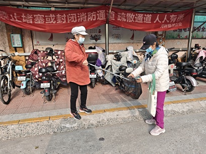 扮靓家园齐行动!新华街道开展“美化,让环境更美丽”活动 扮靓家园齐行动!新华街道开展“美化,让环境更美丽”活动