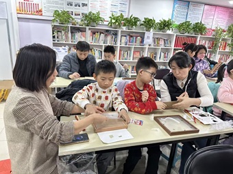 竹艺传承 指尖生辉|新华街道盛业家园社区“童”心向党非遗竹编画制作活动 竹艺传承 指尖生辉|新华街道盛业家园社区“童”心向党非遗竹编画制作活动