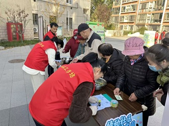公约润社区,志愿映初心—— 宋叔工作坊点亮西上园绿色文明路 公约润社区,志愿映初心—— 宋叔工作坊点亮西上园绿色文明路