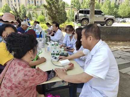 “优‘蔡’志愿之星”第四期:董建鸣——银针护健康 初心暖社区 “优‘蔡’志愿之星”第四期:董建鸣——银针护健康 初心暖社区