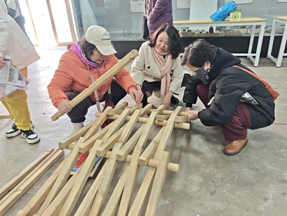 匠心传韵聚合力 志愿赋能谱新篇——京贸北区社区志愿者走进木作博物馆参观体验，为社区治理注入志愿力量
