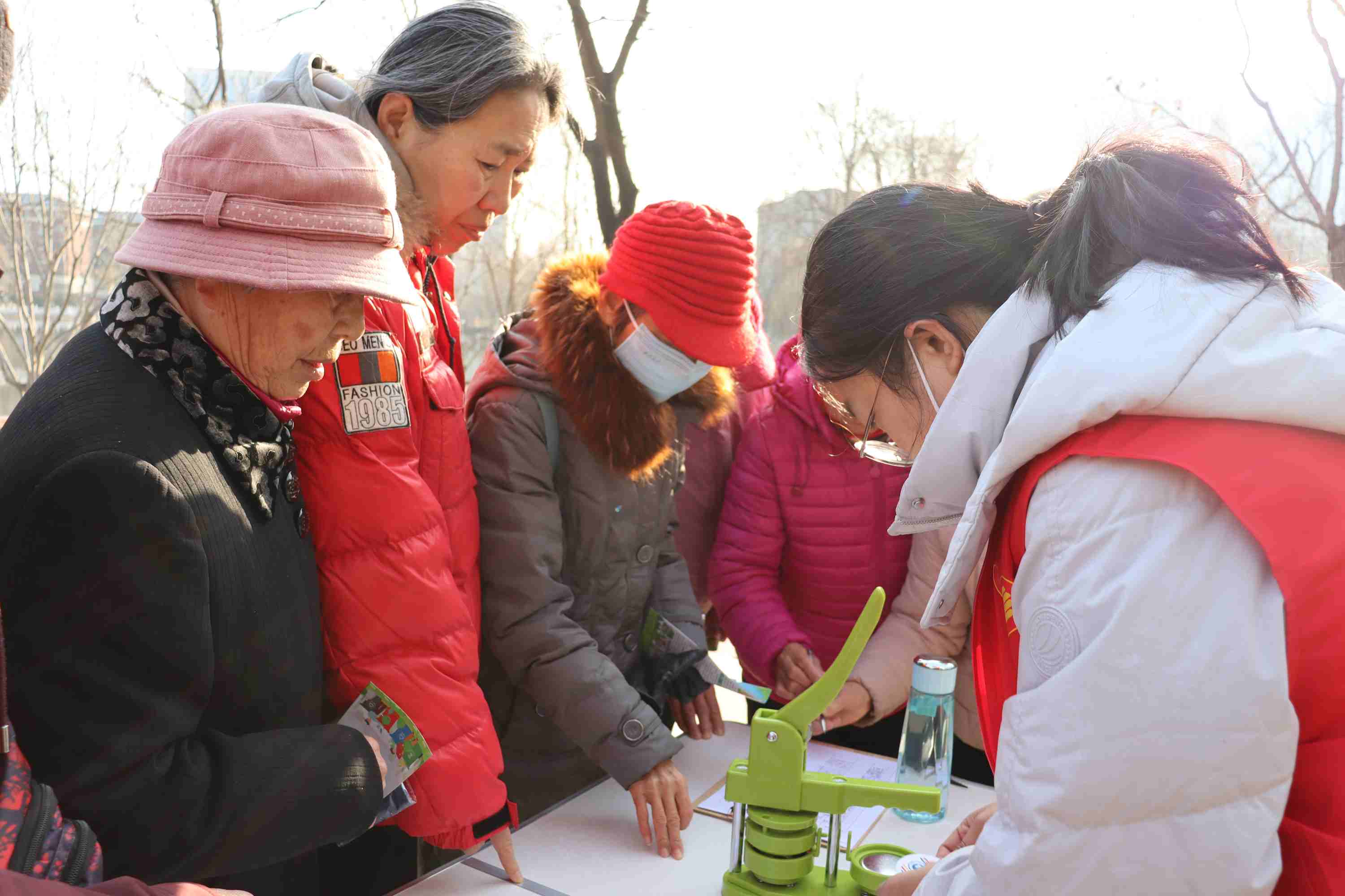 “志愿同行+健步焕新”新华街道以特色活动激活“副中心有我”社会动员新动能 “志愿同行+健步焕新”新华街道以特色活动激活“副中心有我”社会动员新动能
