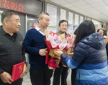护航成长路 志愿映初心|京贸国际城社区表彰通学公交志愿先锋 护航成长路 志愿映初心|京贸国际城社区表彰通学公交志愿先锋