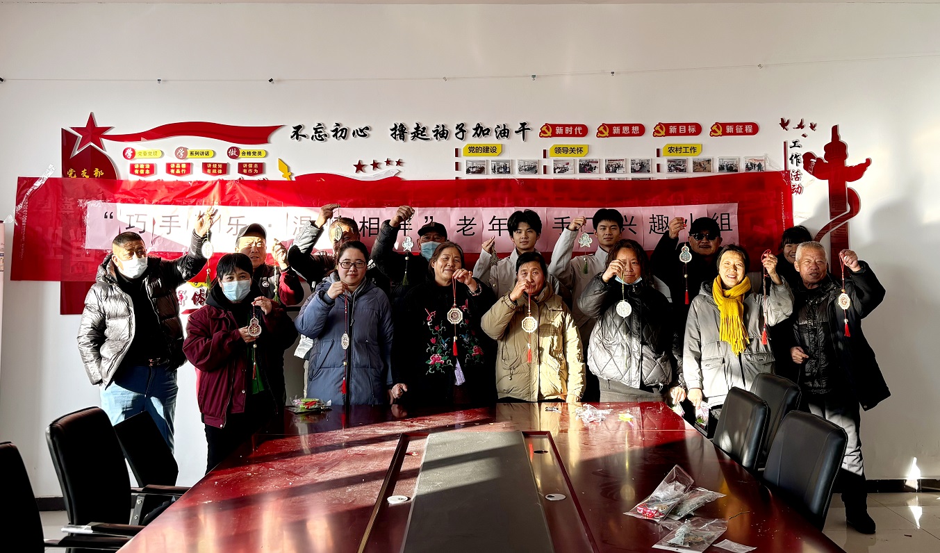 【南蔡村镇社工站】“非遗传情,风铃巧制”走进非遗宋锦的世界——“巧手聚乐,温情相伴”老年人手工兴趣小组 【南蔡村镇社工站】“非遗传情,风铃巧制”走进非遗宋锦的世界——“巧手聚乐,温情相伴”老年人手工兴趣小组