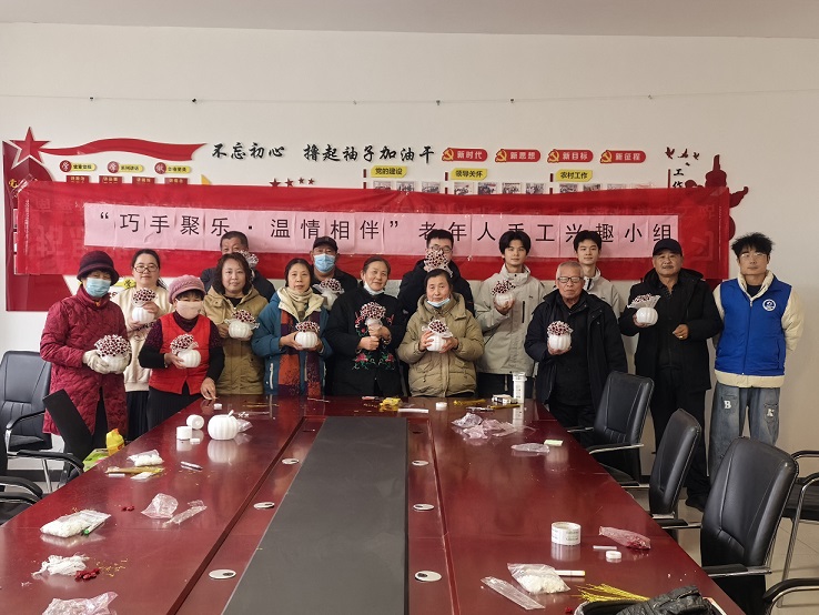 【南蔡村镇社工站】“巧手聚乐,温情相伴”老年人手工兴趣小组--“绒花绽艺,点缀生活”主题活动 【南蔡村镇社工站】“巧手聚乐,温情相伴”老年人手工兴趣小组--“绒花绽艺,点缀生活”主题活动