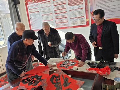 【南蔡村镇四助服务】畔水庭苑社区:“翰墨迎春书福至 情暖桑榆共团圆”新春主题活动 【南蔡村镇四助服务】畔水庭苑社区:“翰墨迎春书福至 情暖桑榆共团圆”新春主题活动